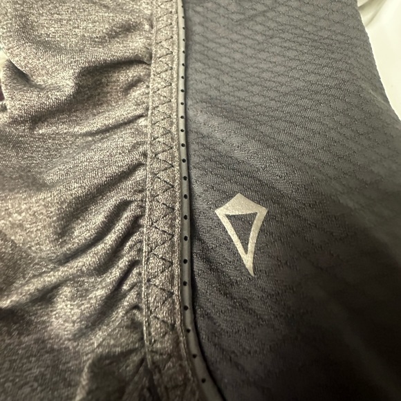 ivivva lululemon | grey capri leggings - size 14 - like new - Picture 3 of 5